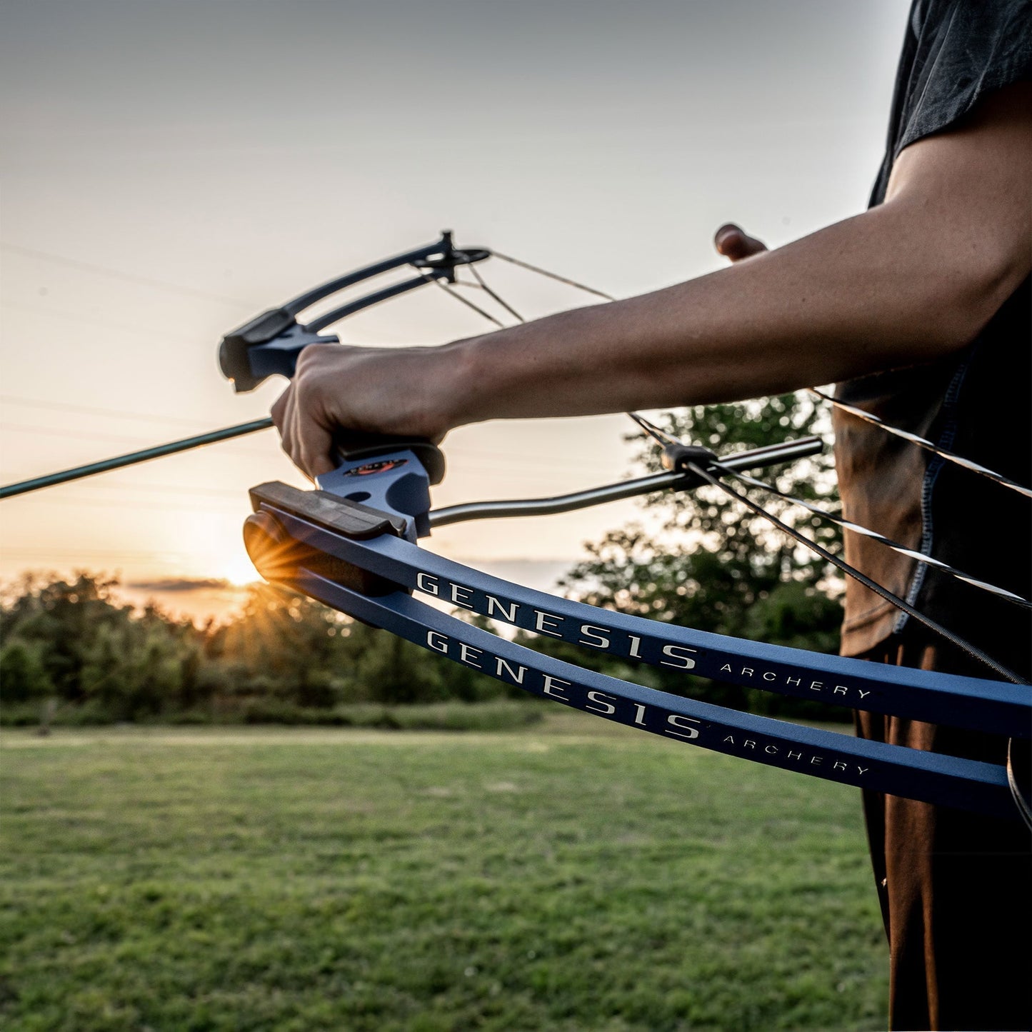 Genesis Archery Original Right Hand Compound Bow Kit w/Arrows & Quiver (5 Pack) - 323587