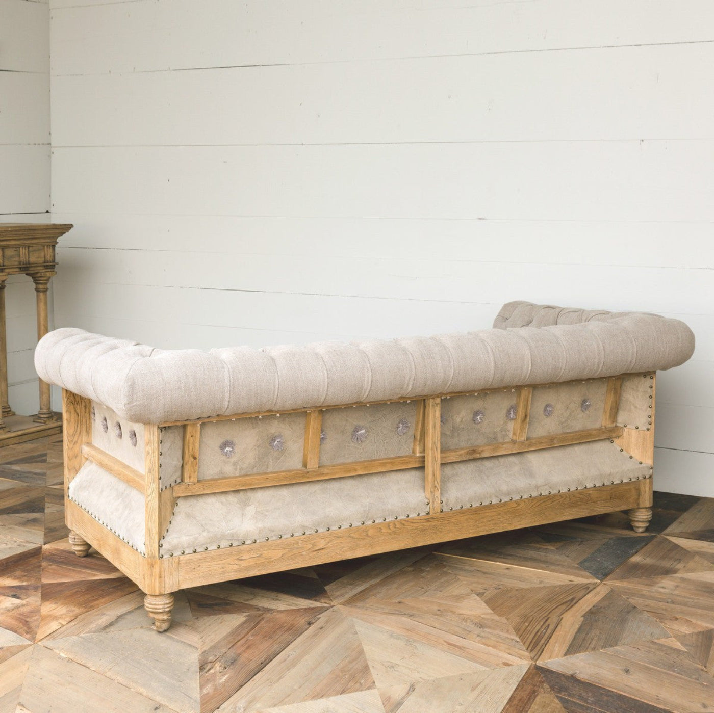 Park Hill Collections Country French Hillcrest Tufted Sofa - EFS81664