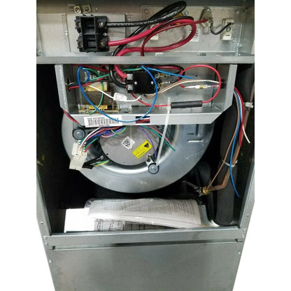 Goodman - 1.5 Ton/18,000 BTU Wall Mount Air Handler With Built-In 8kW Heater - 230V - R32 - AWST18SU1308