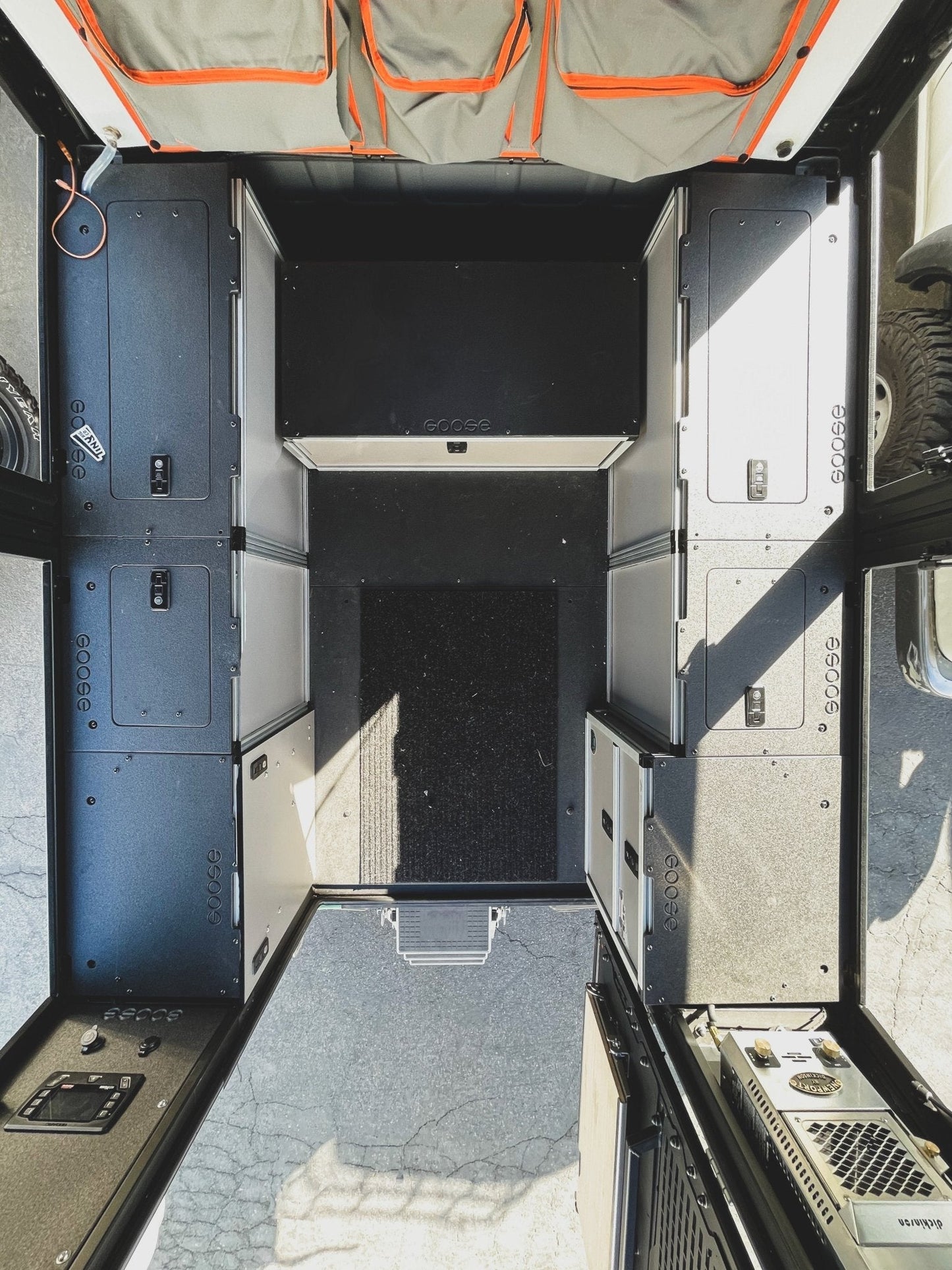 GOOSE GEAR Alu-Cab Alu-Cabin Canopy Camper - Toyota Tundra 2022-Present 3rd Gen. - Bed Plate System - 4819-GGR-SH