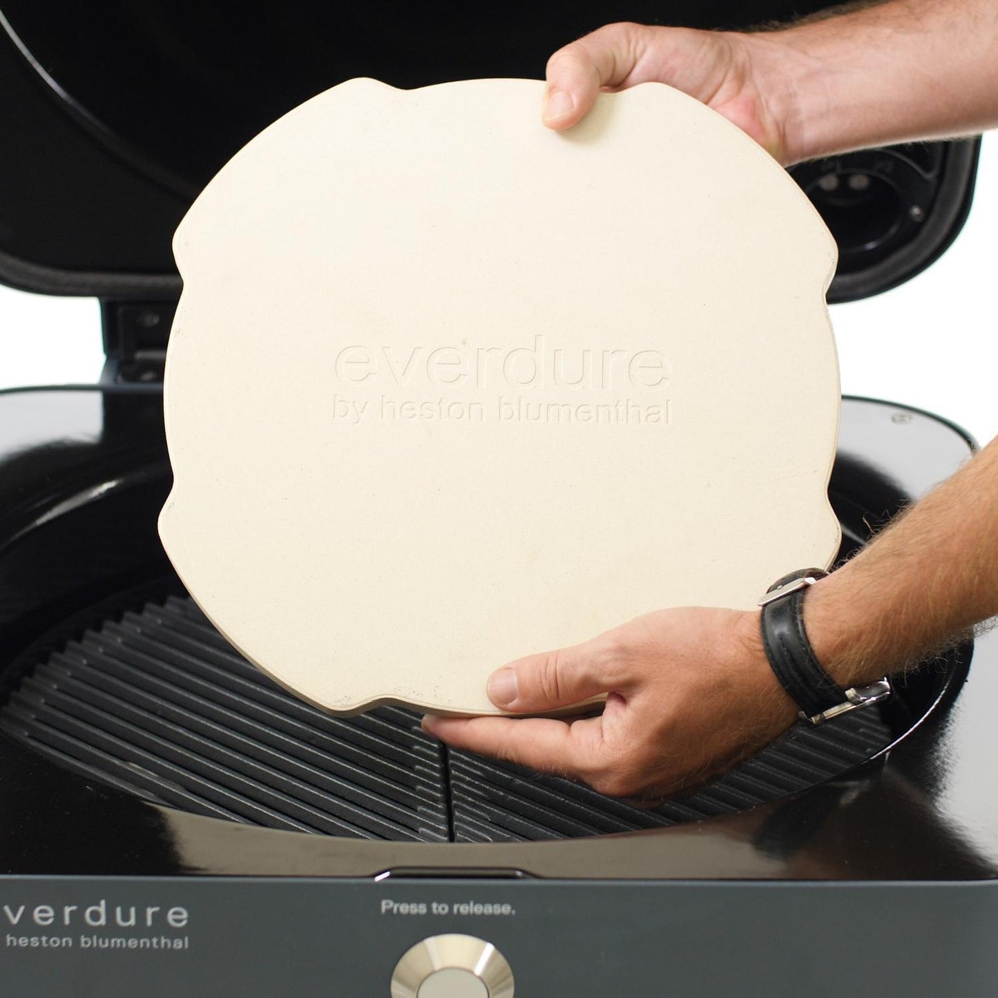Everdure By Heston Blumenthal 4K 21-Inch Charcoal Grill & Smoker  - CE4KMUS