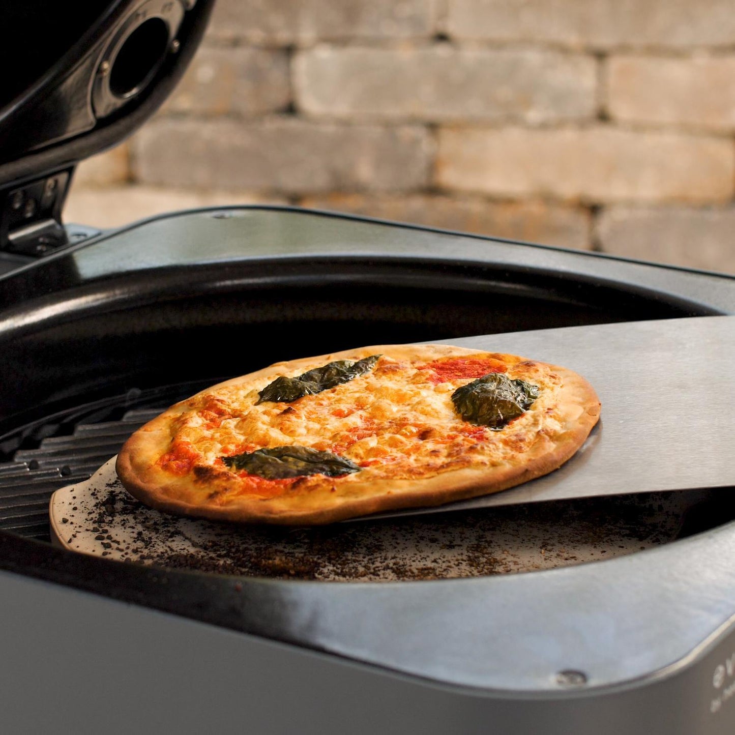 Everdure By Heston Blumenthal 4K 21-Inch Charcoal Grill & Smoker  - CE4KMUS