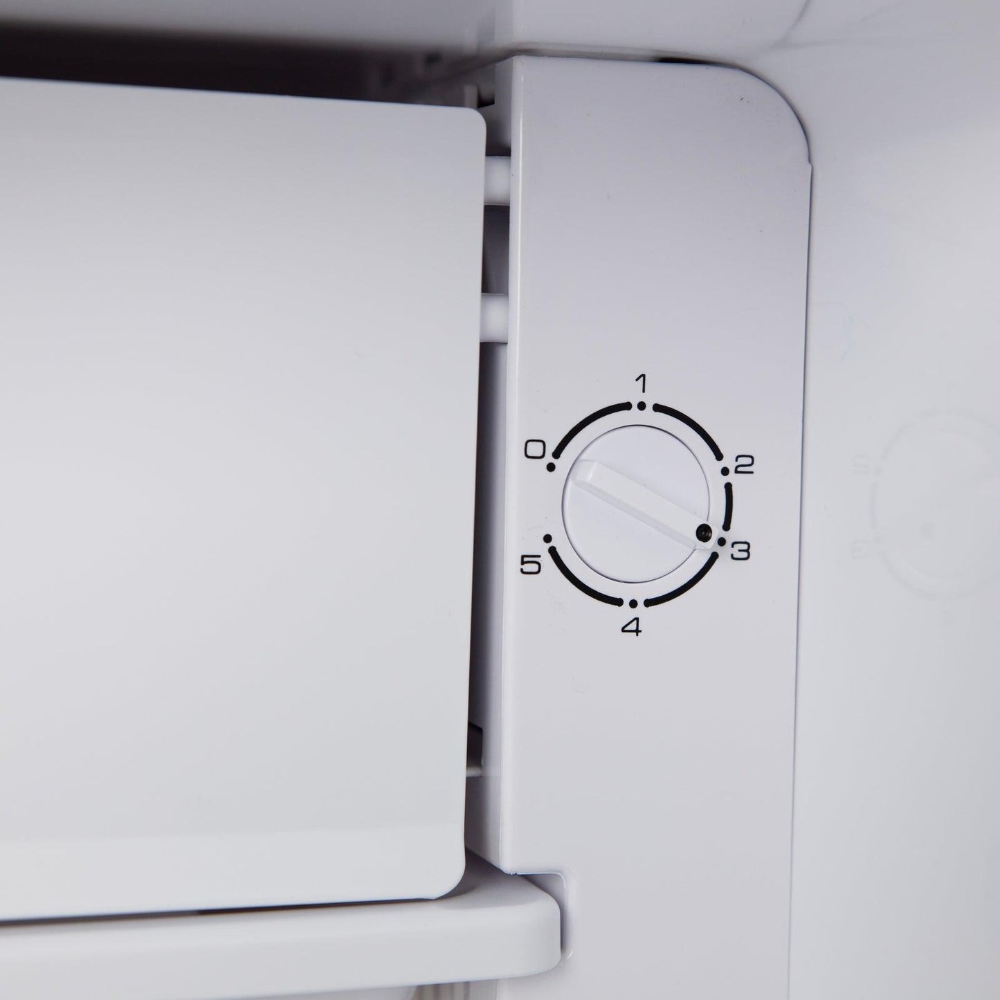 AVANTI Avanti 3.3 cu. ft. Compact Refrigerator - White - RM3306W