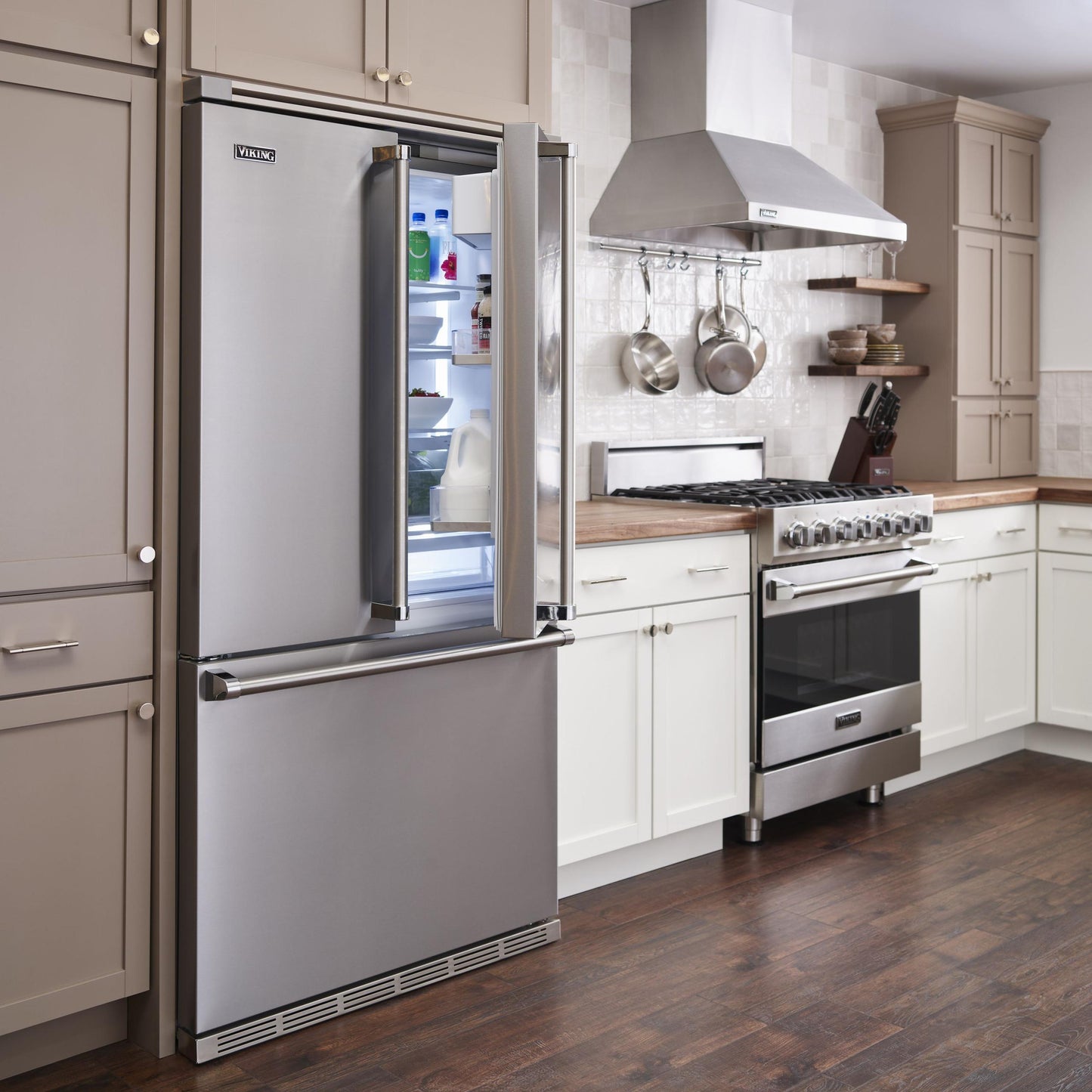 VIKING 30" Self-Cleaning Dual Fuel Range Viking 3 Series Black - RVDR33025BCS