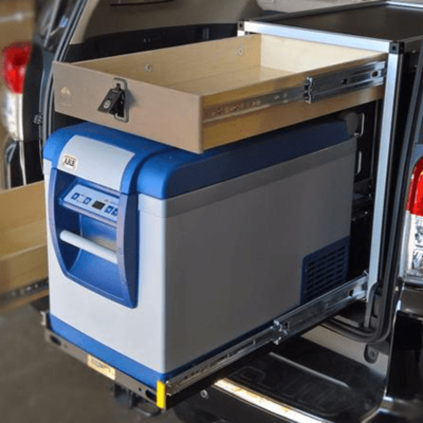 GOOSE GEAR IceBox 1.31 with Top Drawer - 25" Deep Module - 4921-GGR-SH