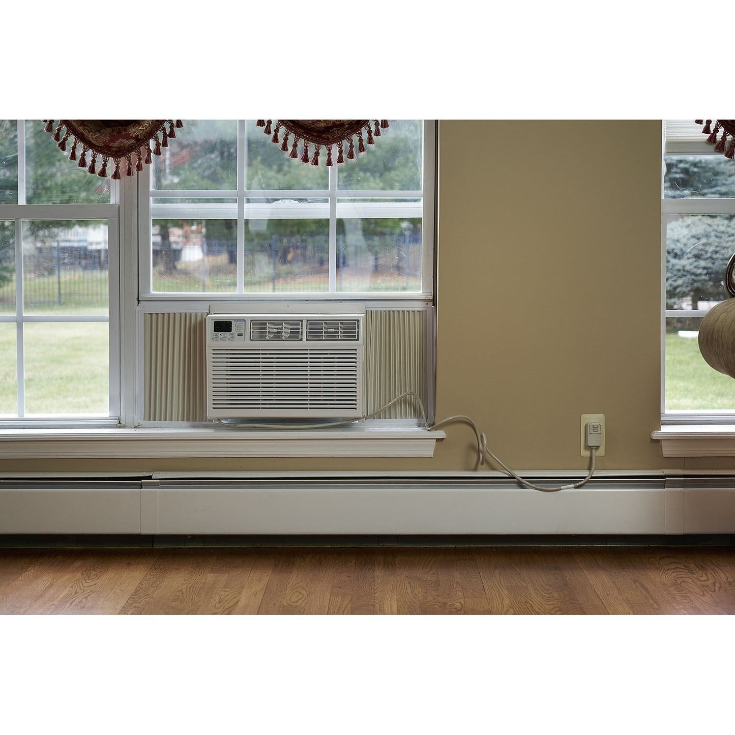 Emerson Quiet - 15,000 BTU Window Air Conditioner, Electronic Controls | EARC15RE1