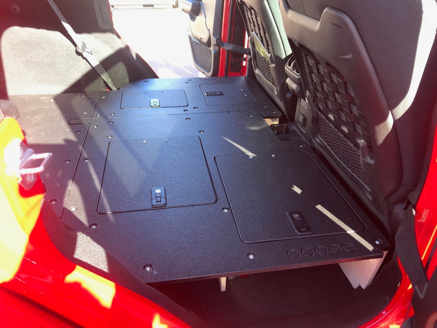 GOOSE GEARJeep Wrangler 2018-2023 JLU 4 Door - Second Row Seat Delete Plate System - 1035-GGR-SH