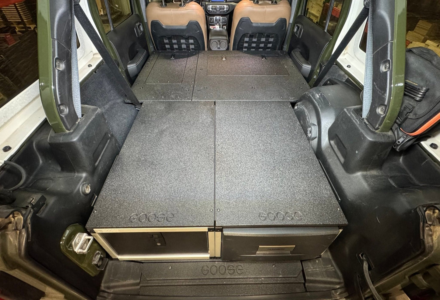 GOOSE GEAR Jeep Wrangler 2018-2023 JLU 4 Door - Second Row Seat Delete Plate System - 8" or 10" Module Based - 1452-GGR-SH