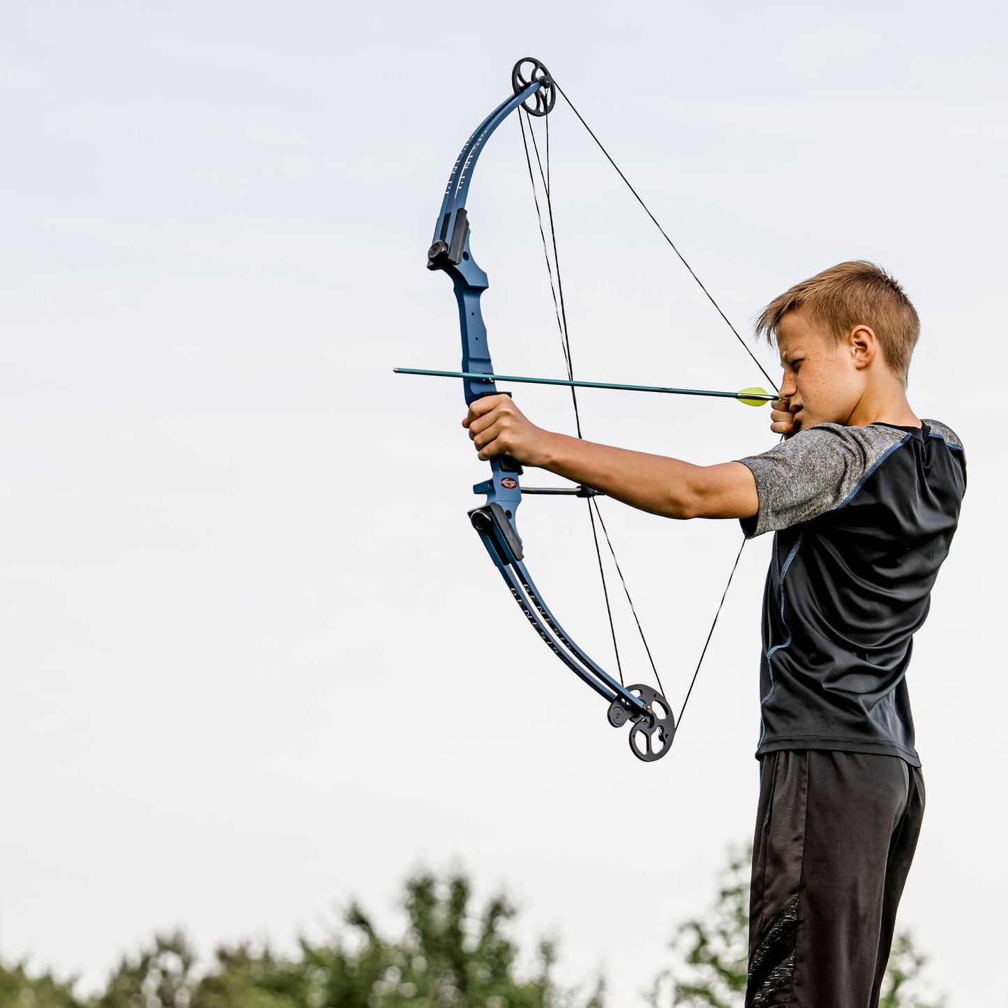 Genesis Archery Original Right Hand Compound Bow Kit w/Arrows & Quiver (5 Pack) - 323587